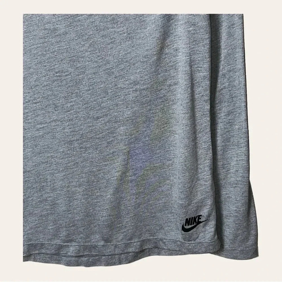 0740. NIKE LONG SLEEVE JERSEY MATERIAL TOP GRAY IN COLOR SIZE MEDIUM - Picture 5 of 11